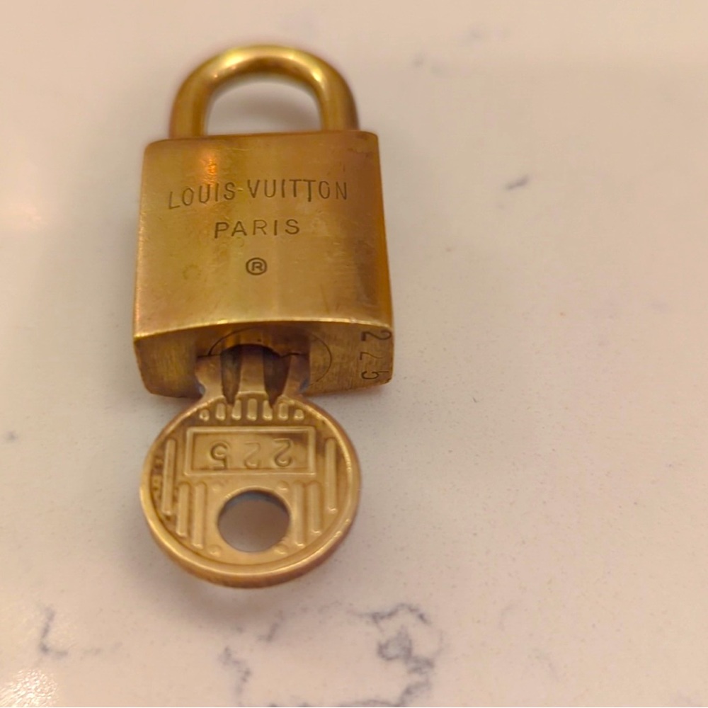 LOUIS VUITTON lock and key 🔐 #225 LV - Picture 4 of 4